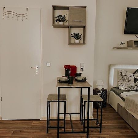 Unser Sonniges Apartment Mit Wlan, Netflix, Xbox Maagdenburg Buitenkant foto